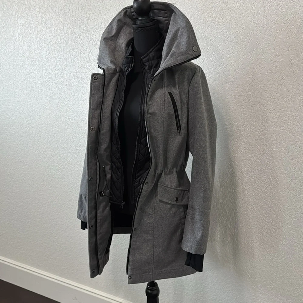 Liz Claiborne woman’s gray coat size medium - Picture 7 of 9